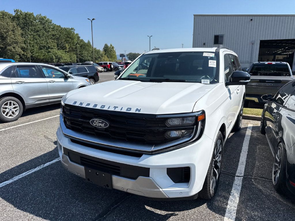 Used 2026 Ford Expedition Platinum w/ Driver's Package AWD/4WD image 6