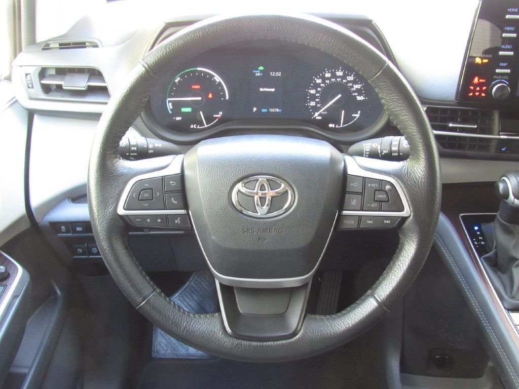 Certified 2024 Toyota Sienna XLE FWD image 26
