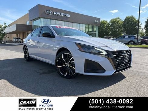 Used 2025 Nissan Altima 2.5 SR image 1