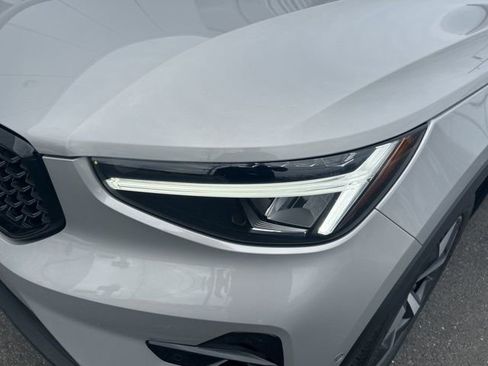 Certified 2025 Volvo XC40 B5 Plus image 8