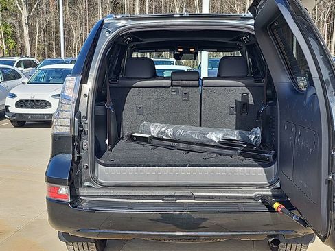 Used 2023 Lexus GX 460 Premium w/ Premium Package image 14