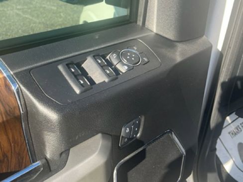 Used 2018 Ford F150 Lariat image 10