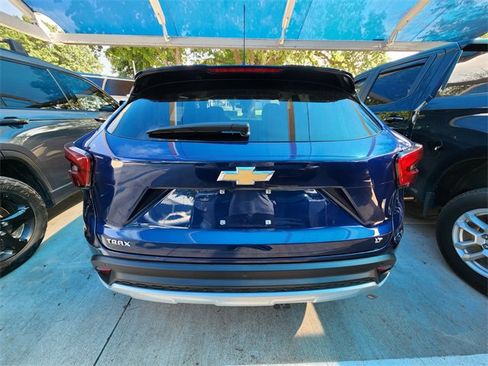 Used 2024 Chevrolet Trax LT w/ Driver Confidence Package FWD image 4