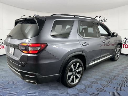 Used 2025 Honda Pilot Elite image 8