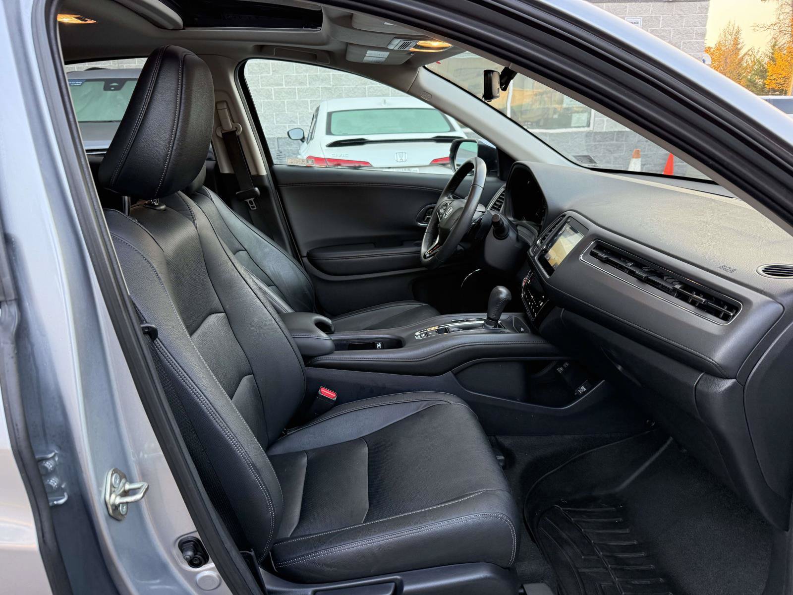 Used 2020 Honda HR-V Touring image 17