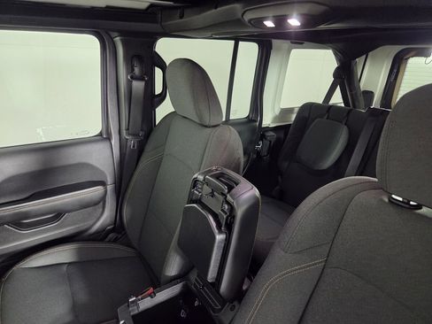 Certified 2025 Jeep Wrangler Sahara w/ Safety Group image 28