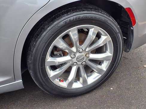 Used 2015 Chrysler 300 Limited image 25