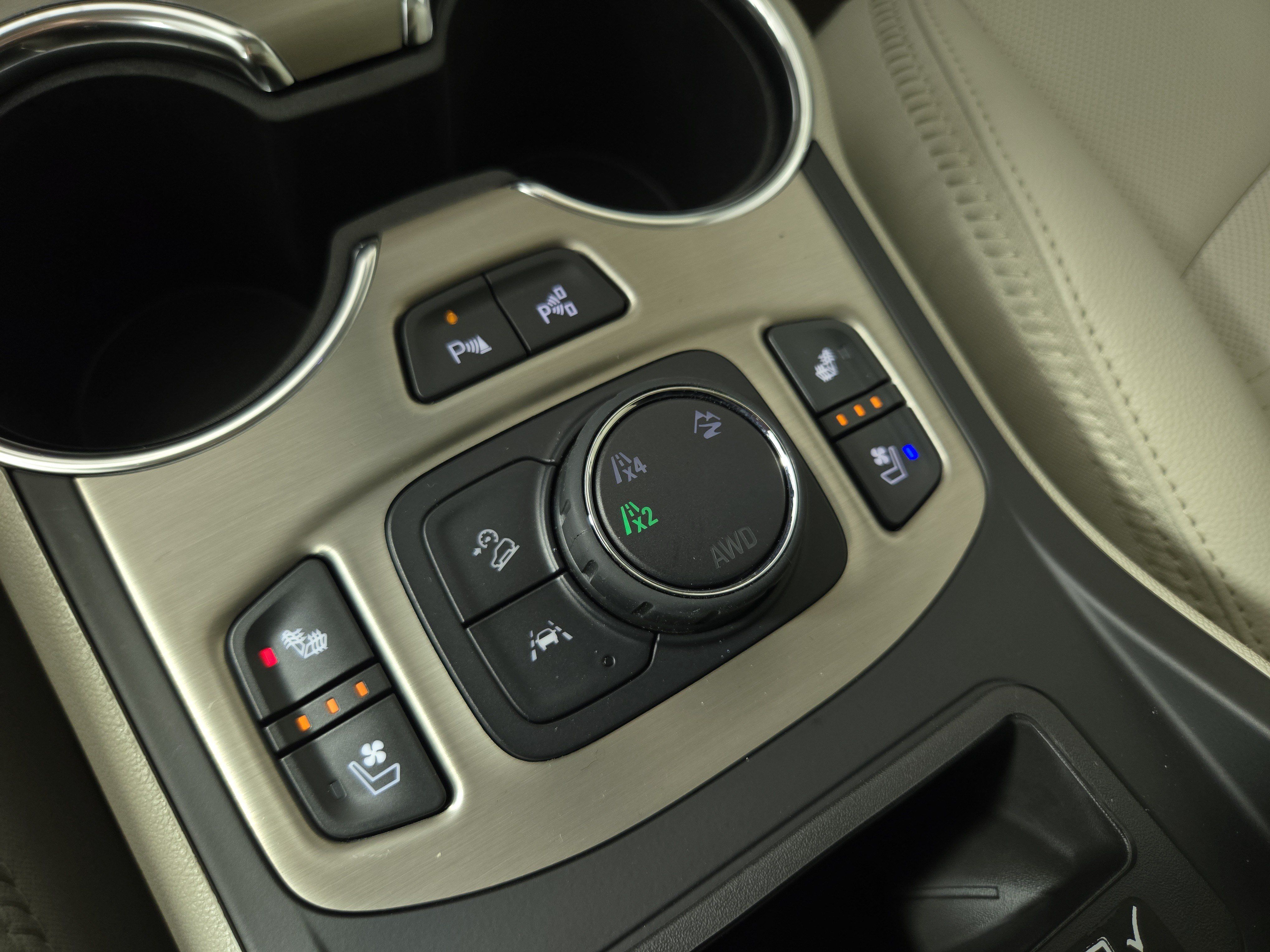 Used 2024 GMC Terrain Denali w/ Denali Premium Package AWD/4WD image 29