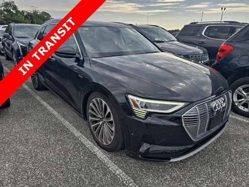 Used 2019 Audi e-tron Prestige w/ Prestige Package AWD/4WD image 3
