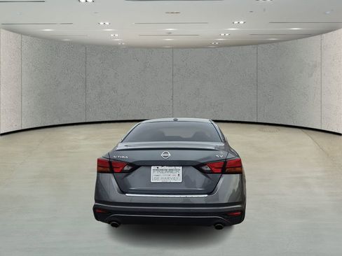 Used 2021 Nissan Altima 2.5 SV w/ SV Premium Package image 6