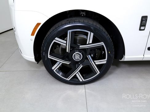 New 2026 Rolls-Royce Cullinan Black Badge image 43