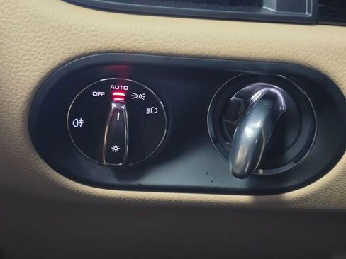 Certified 2025 Porsche Macan image 35