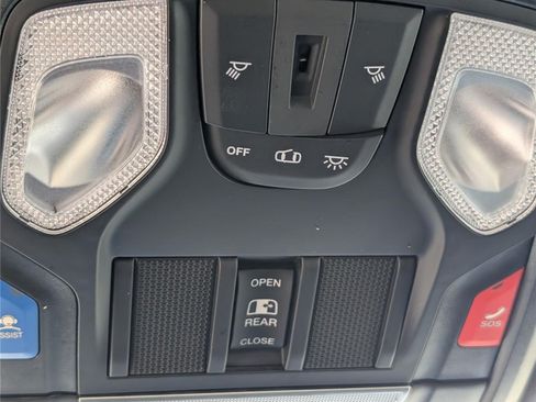 Used 2022 RAM 1500 Big Horn AWD/4WD image 32