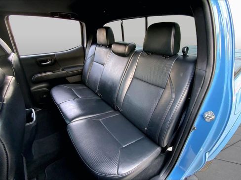 Used 2019 Toyota Tacoma TRD Sport AWD/4WD image 21