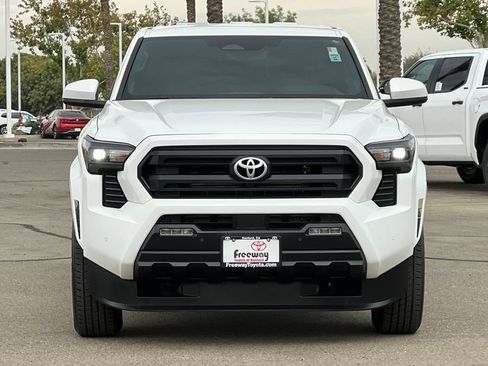 Used 2024 Toyota Tacoma SR5 AWD/4WD image 11
