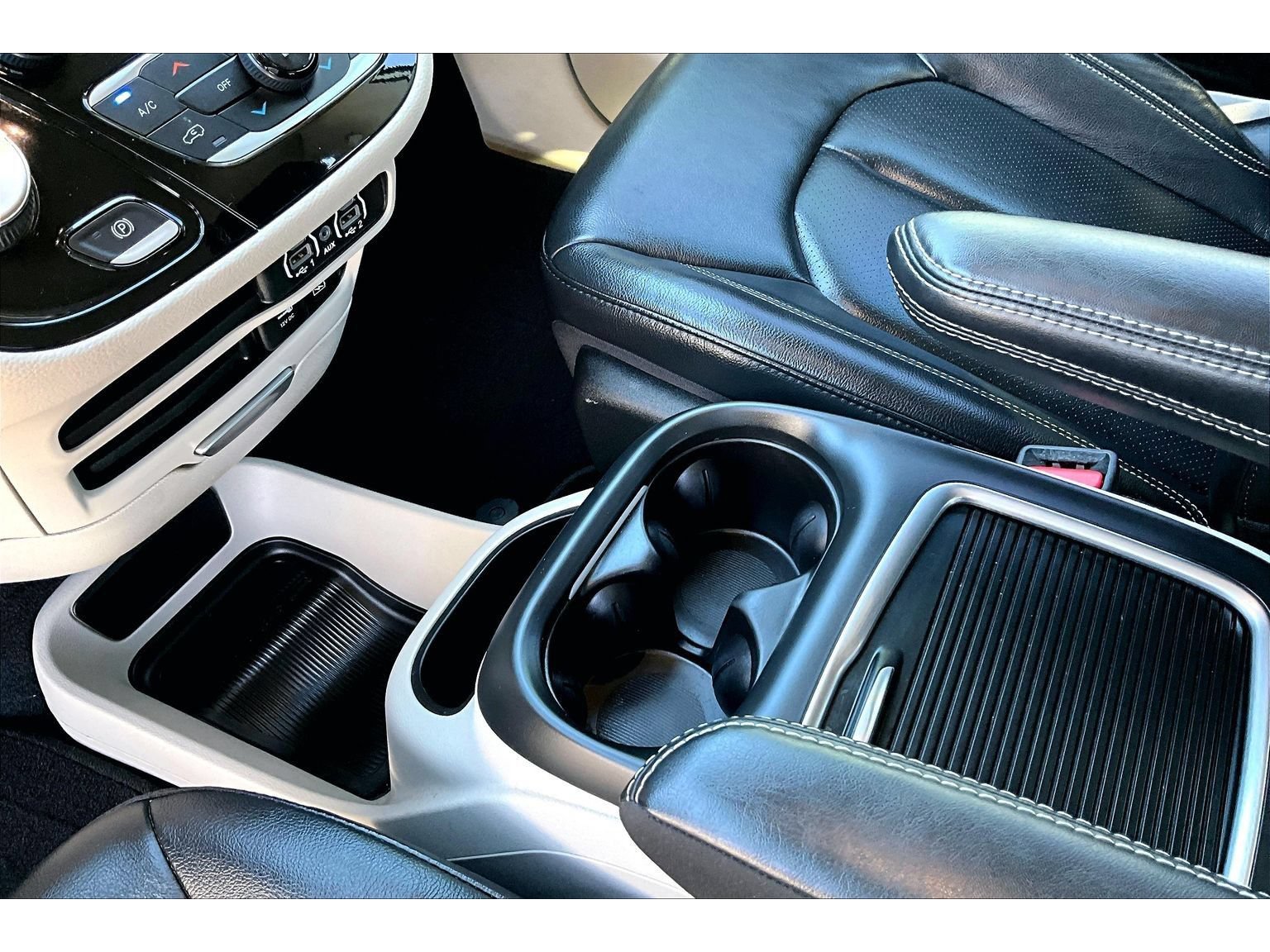 Certified 2022 Chrysler Pacifica Touring-L FWD image 28