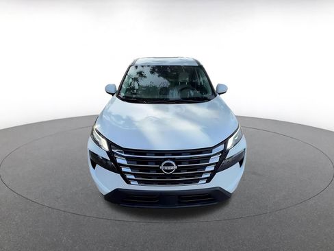 Used 2025 Nissan Rogue SV image 4