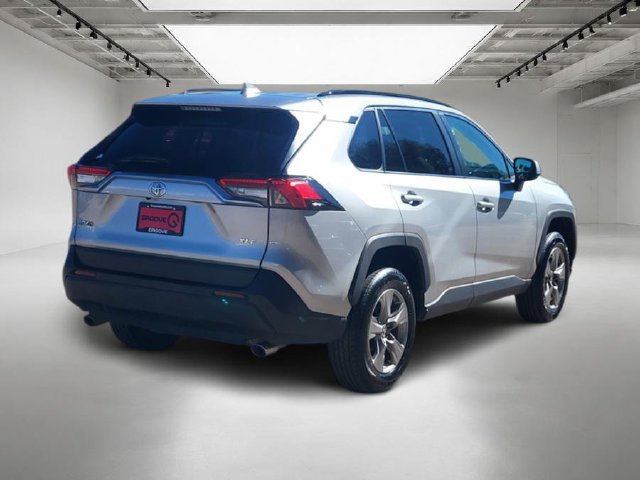Used 2025 Toyota RAV4 XLE FWD image 6