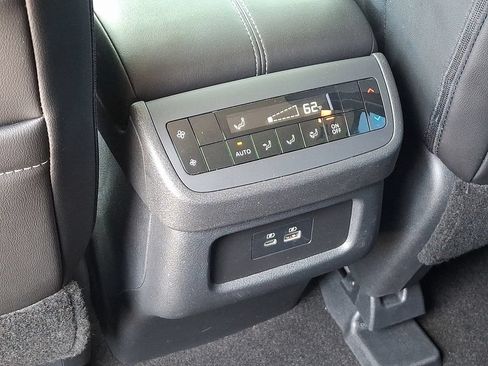 Used 2024 Nissan Pathfinder SL AWD/4WD image 12