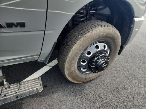 New 2026 RAM 3500 Laramie AWD/4WD image 25