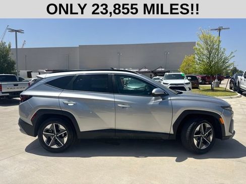 Used 2025 Hyundai Tucson SEL FWD image 2