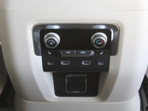 Used 2023 GMC Yukon Denali w/ Denali Reserve Package image 17