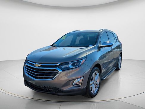 Used 2018 Chevrolet Equinox Premier FWD image 2