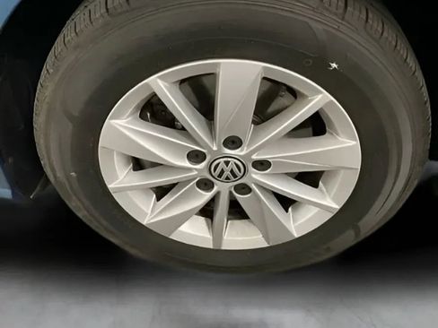 Used 2019 Volkswagen Golf SE FWD image 33