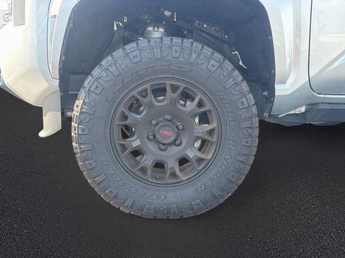 Used 2024 Toyota Tacoma SR5 AWD/4WD image 9