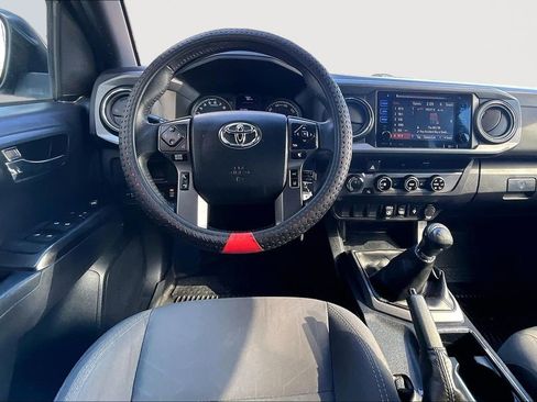 Used 2018 Toyota Tacoma TRD Off-Road image 7