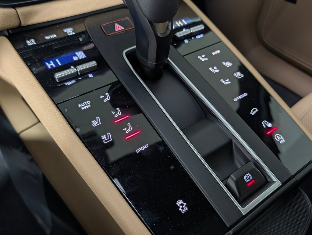 New 2026 Porsche Macan AWD/4WD image 34