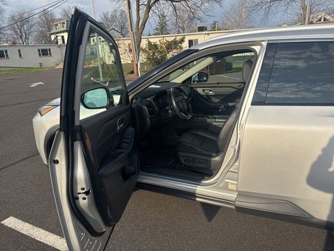 Used 2021 Nissan Rogue SV w/ Premium Package image 8