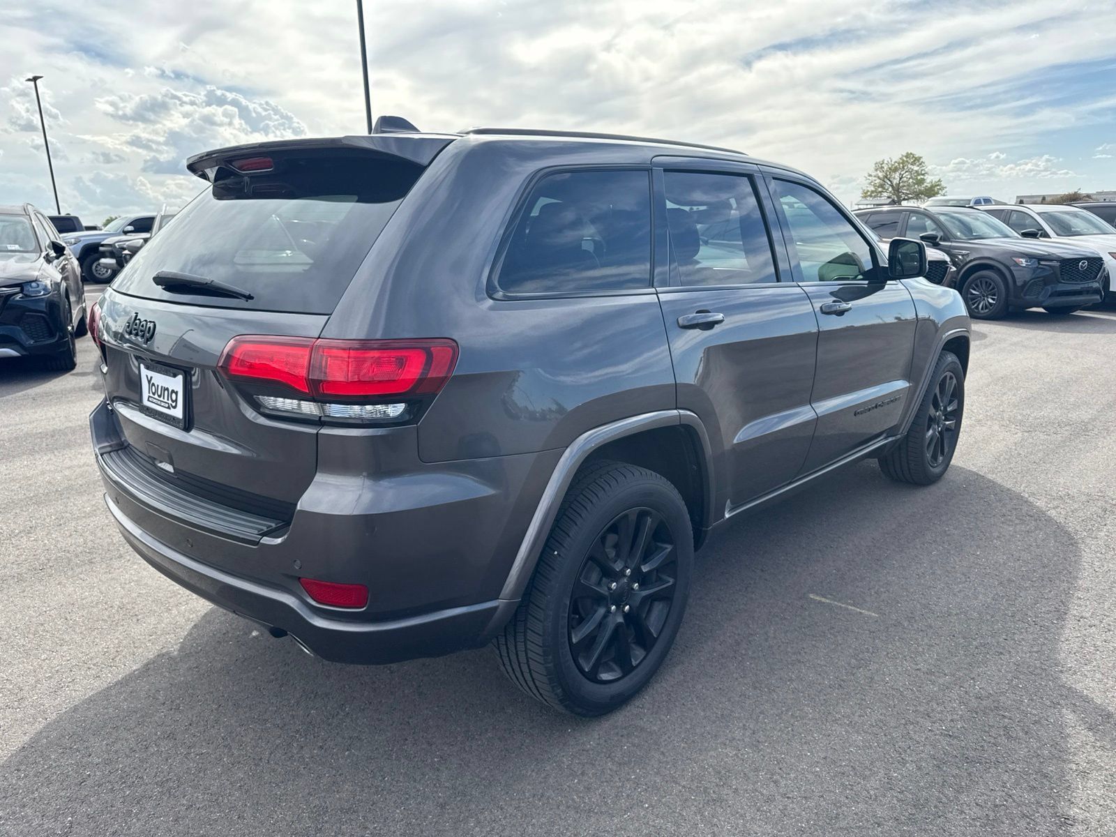 Used 2018 Jeep Grand Cherokee Altitude AWD/4WD image 7