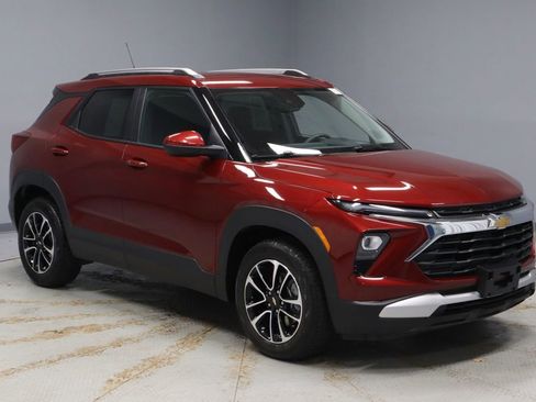 Used 2025 Chevrolet TrailBlazer LT image 1