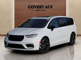 New 2026 Chrysler Pacifica Select FWD video 1