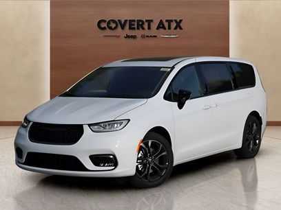 New 2026 Chrysler Pacifica Select