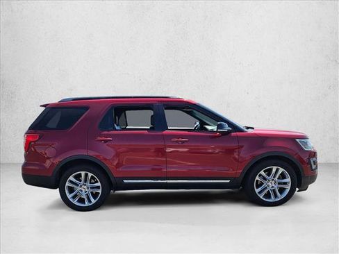Used 2016 Ford Explorer XLT w/ Equipment Group 202A FWD image 8