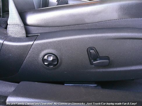 Used 2019 Chrysler 300 Limited image 30