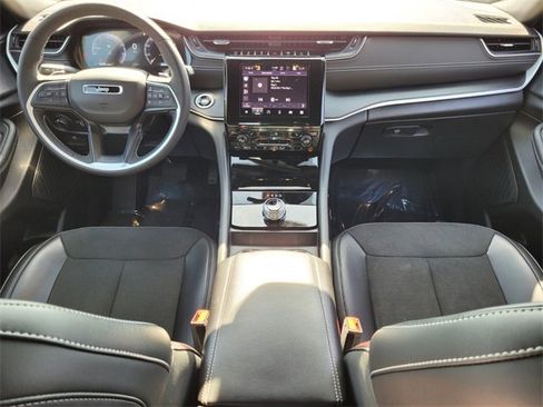 Certified 2025 Jeep Grand Cherokee L Altitude image 18