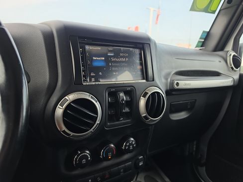 Used 2018 Jeep Wrangler Unlimited Sahara AWD/4WD image 22