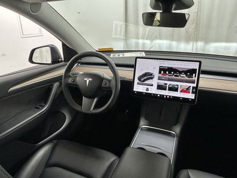Used 2023 Tesla Model Y Long Range image 17
