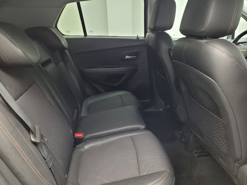 Used 2020 Chevrolet Trax LT w/ LT Convenience Package AWD/4WD image 19