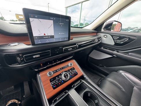Used 2020 Lincoln Aviator Reserve w/ Equipment Group 202A AWD/4WD image 16