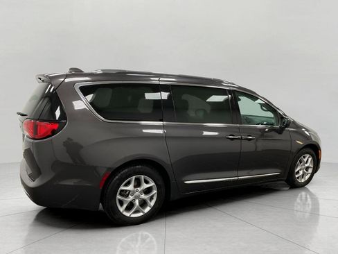 Used 2017 Chrysler Pacifica Touring-L Plus w/ Tire & Wheel Group image 3