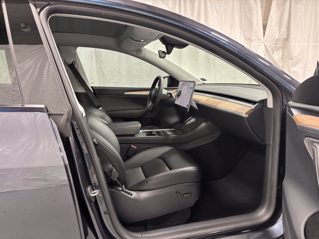 Used 2024 Tesla Model Y Long Range AWD/4WD image 52