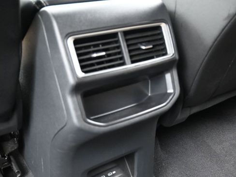 Used 2024 Volkswagen Atlas Cross Sport SE image 31