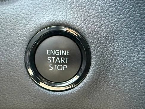Used 2025 Toyota Tundra Limited AWD/4WD image 25