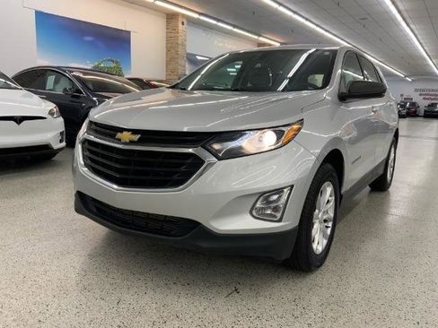 Used 2019 Chevrolet Equinox LS AWD/4WD image 2