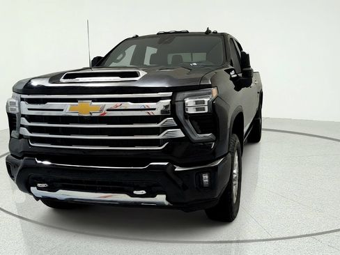 Used 2025 Chevrolet Silverado 2500 High Country w/ High Country Premium Package AWD/4WD image 8