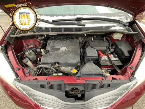 Used 2014 Toyota Sienna XLE image 21
